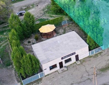 АСХАНА Кафе Летник Ембі қаласында, темір жол бойында орналасқан