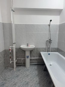 Аренда 4 комнатный квартира в хорошем районе по выгодней цене срочна