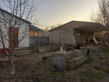 ПРОДАМ ДОМ срочно. Дом хороший, все есть времянка сад.