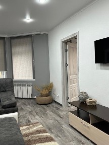 Сдается двухкомная квартира. Только долгосрочно.