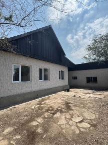 Продается дом. Рядом стадион, флагман в 2 минутах