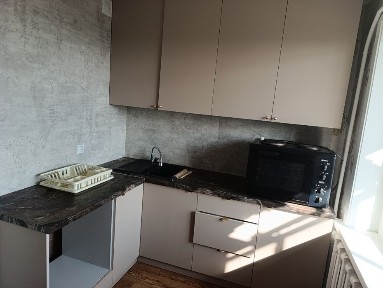 Сдам долгосрочно 1 ком. 9/9 от хозяина. 95 000 +ком услуги. Район ДОБ