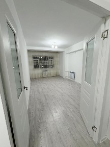 Сдам 1 комнатный кв. 15 мкр 89 дом. 4 этаж, новый кв!