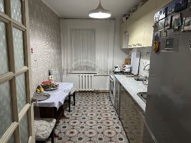 Прода 3 ком/кв по бр. Жубановых 6, на 3-этаже. На площадке 2 квартиры.