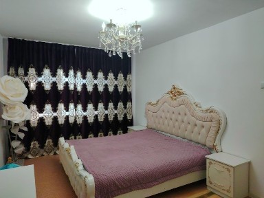 Сдается 3 комнатная квартира, на втором этаже со всеми удобствами.