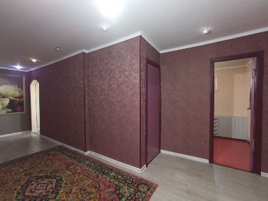 Продаётся 2-х ком кв 74 кв. м. 1 мкр 32 д кирпич