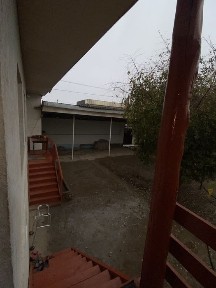 Кең үй, таза аула, жиһаздарымен бірге сатылады!