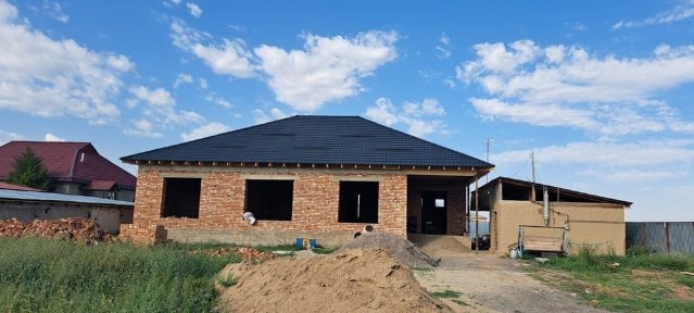 Үй сатылады 17.5×13, 15 соток жерімен. Су, Свет 3-фаза, газ, интернет бар