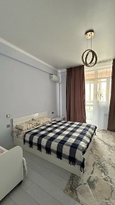 70м/кв 2 бөлмелі пәтер сатылады. Жаңа ремонт, Таза, жылы, кухня 14м/кв