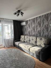 Продам 2х комнатную квартиру район 8 микрорайон.