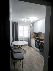 Продам квартиру трехкомнатную ул. планировки в 6 мкр., с продажей не то