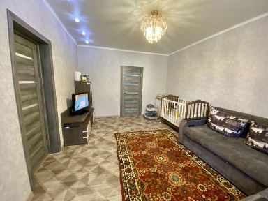 Продам просторную 2-ком квартиру на 2 этаже по ул Жакенова !