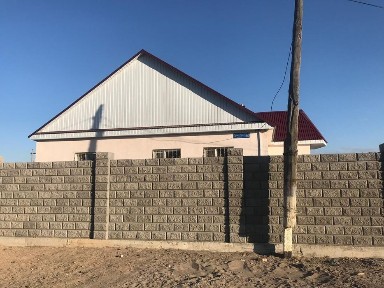 Продается дом большой с красного кирпича.