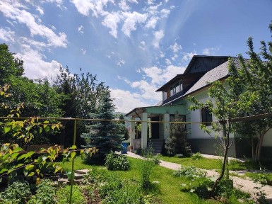 Продам дом 600 кв. м. пос. Райымбек