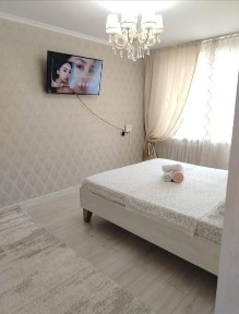 Сдам посуточно 1 кв за Бизнес центр Мир