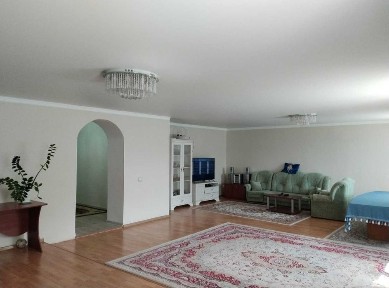 Дом в Зарченом-1 по Тополиной из 5ти комн 170 кв. м двор 8 соток