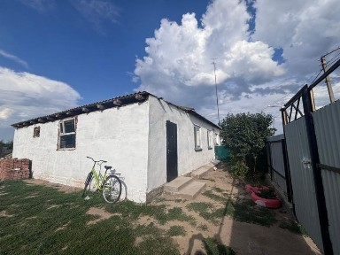 Продам квартиру очень теплую рядом больница школа садик