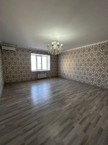 Продам 2 к. кв., 12 мкр.