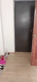 Общагаға бір әйел адам керек.