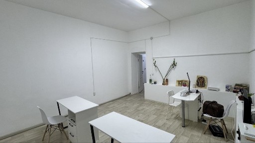 Сдаётся комната в салоне. А также сдаётся маникюрный стола 15000тг