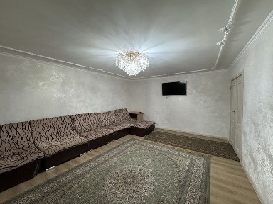 Сдам в аренду 3-х комнатную в районе Кошкарбаева - Жумабаева