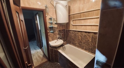 4-х комнатная квартира, напротив Жамбыла!