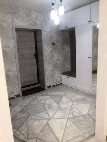 Продам трехкомнатную квартиру в п. Майский.