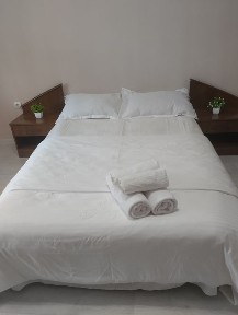 Сдается 1 к кв посуточно, раион старои части. Набережная 84