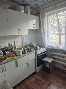 Срочно продам квартиру на первом этаже состояние хорошее адрес молдагу