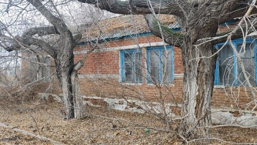 Продам здание бывшая больница. Карасутский р. Посёлок Октябрьской.