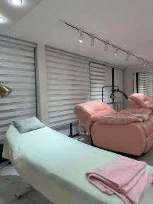 Сдаются реклайнер и кушетка в салоне красоты