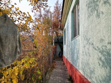 Дом, добротный, в центре Талгара