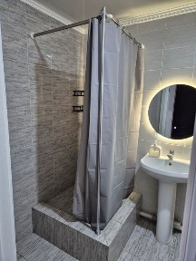 Сдам двухкомнатную квартиру центр Ауэзова 102