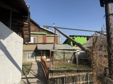 Продам дом в мкр Ожет, полуподвальный дом