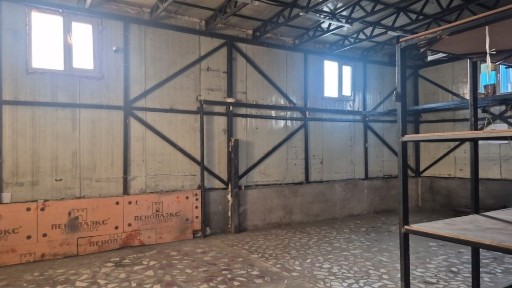 Сдам в аренду помещение 200 кв м вода отопление свет все есть