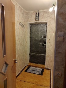 1 комнатная квартира, 1 этаж, высокий, на окнах решетки