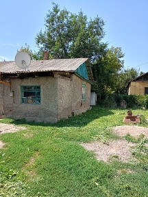 Базарға жақын орналасқан