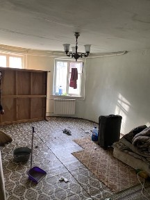 Отдельно стоящий дом с забором