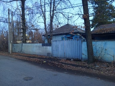 Продаётся дом с участком