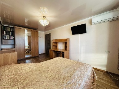 На 26 квартале предлагаем 3- комнатную квартиру.