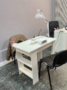 Сдаю маникюрный стол