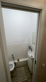 Продам 2 комн квартиру, во дворе гимназия 21.