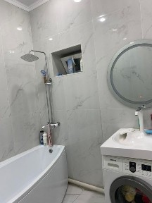 Томалыдан үи сатылады.