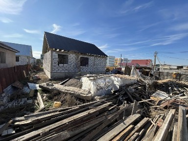 Продаётся недостроенный дом в отличной локации!