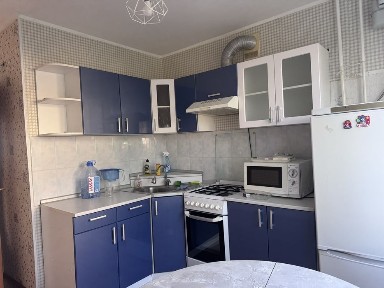 Продам 2 комнатную квартиру улучшенной планировке на 4 этаже в 5 в мкр