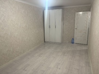 1 ком. квартира в аренду мкр Акмешит 18 дом. Тёплая после ремонта.