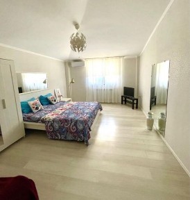 ПОСУТОЧНО квартира в центре. Евро ремонт