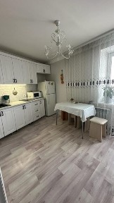 Продам 1 комн квартиру в хорошем районе юго -востока. Республики 18