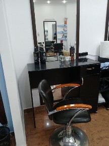 Сдам в аренду парикмахерское кресло.