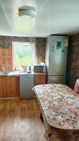 Продаётся кирпичный дом с центральным отоплением.